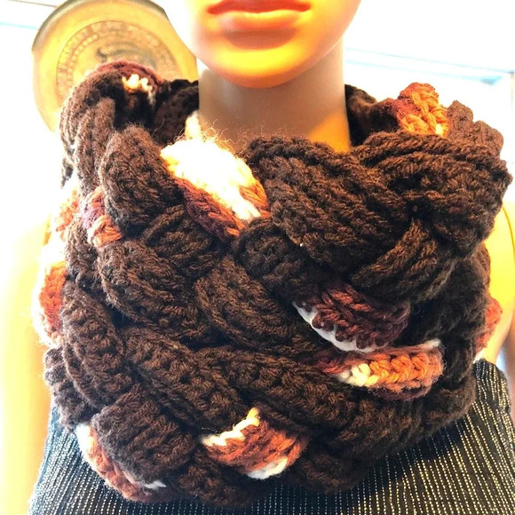 Infinity Handmade Knit Winer Scarf - Picture 1 of 4